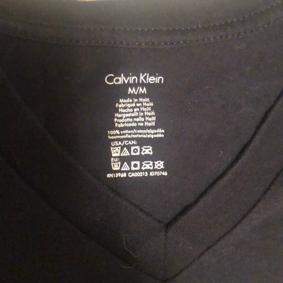 Black v neck t shirt Calvin Klein - Picture 1 of 3